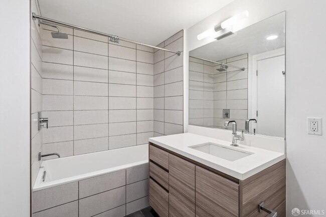 Building Photo - 718 Long Bridge St