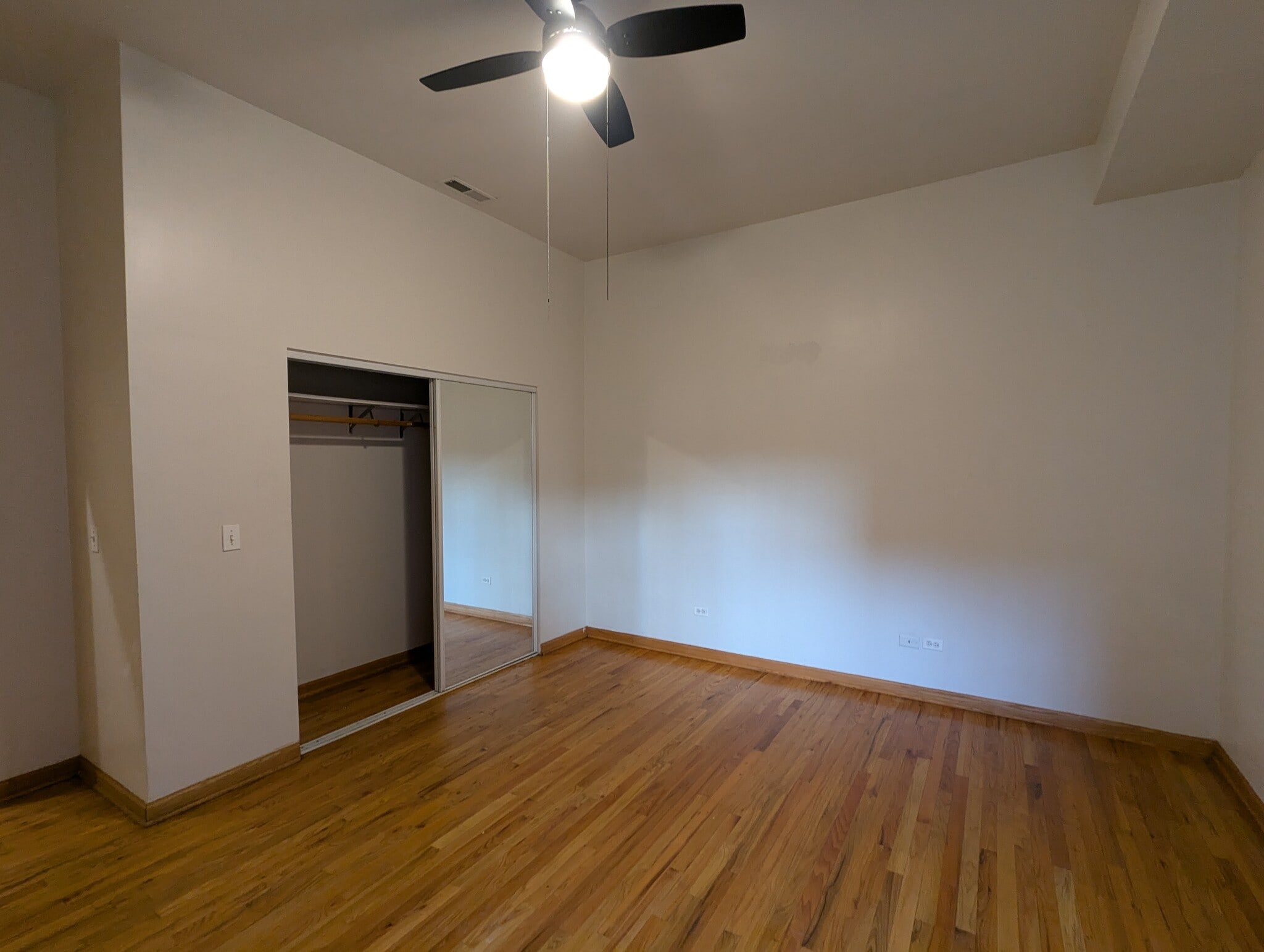 Master Bedroom - 3212 W Warren Blvd