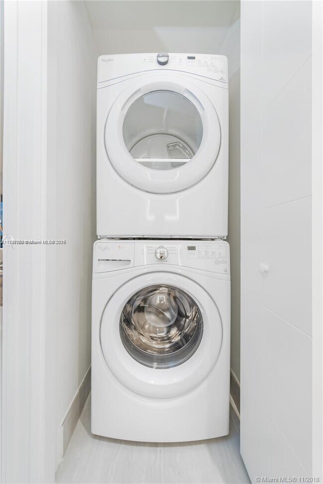 Building Photo - 2960 NE 207th St