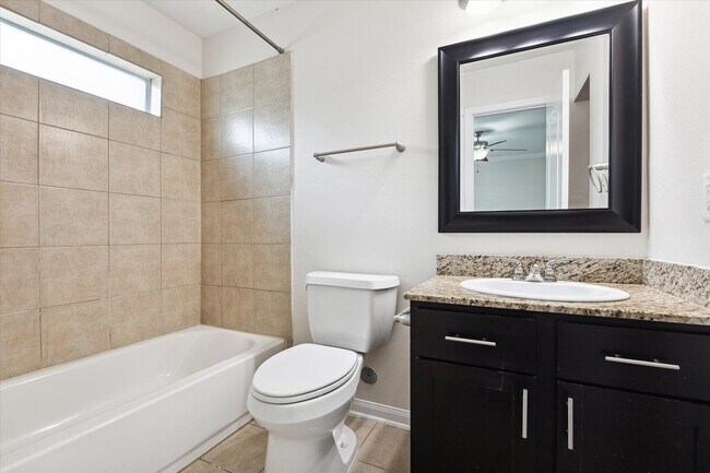 Building Photo - 427 W 16th St