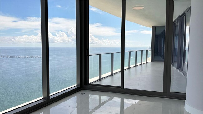 Building Photo - 15701 Collins Ave