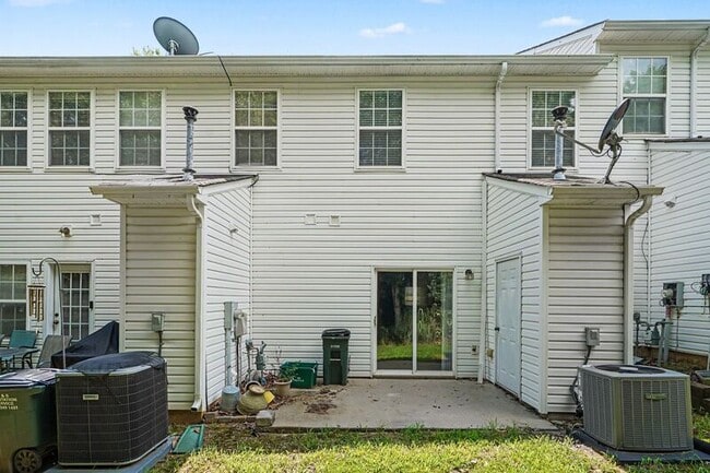 Building Photo - 2224 Winthrop Chase Dr