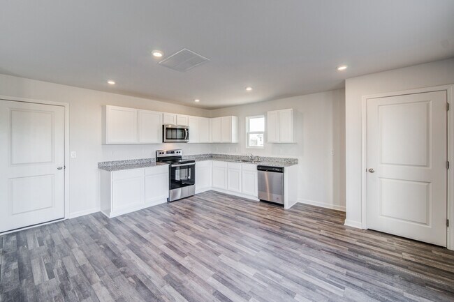 Building Photo - 300 Coverly Ct