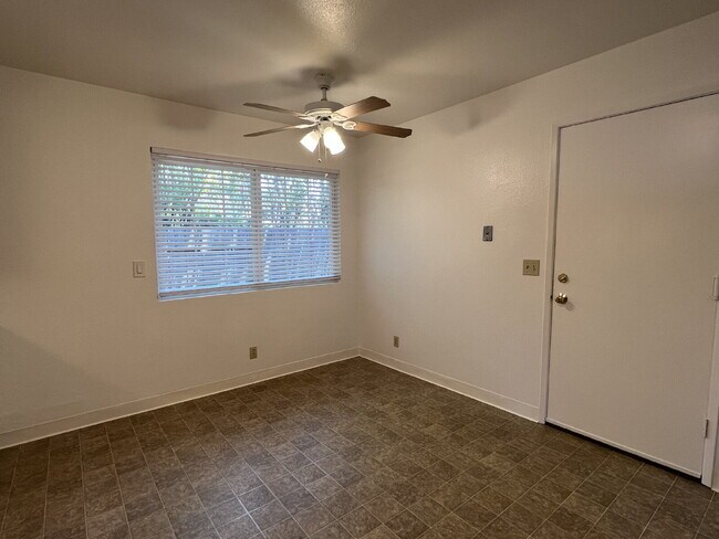 Building Photo - Charming Duplex Near Downtown Santa Rosa!