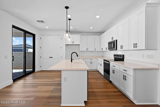 Building Photo - 5992 Finch Pl