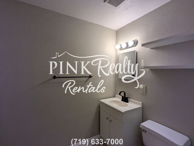 Building Photo - 2534 Ivanhoe Dr