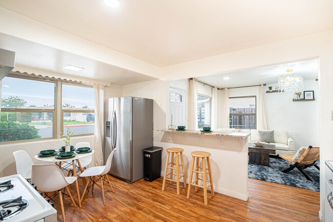 Building Photo - 6203 Thorn St