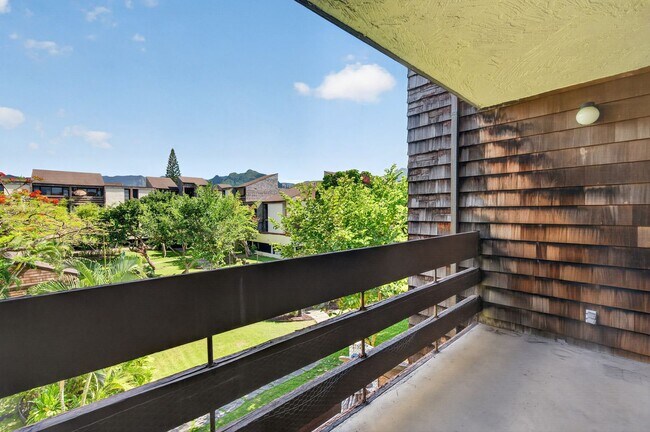 Building Photo - Spacious 2BD/2BA Condo with 2 Covered Parking Stalls in Kailua