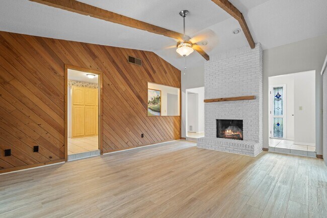 Building Photo - Charming 4-Bedroom Home with Pool on Large Lot in Longwood!