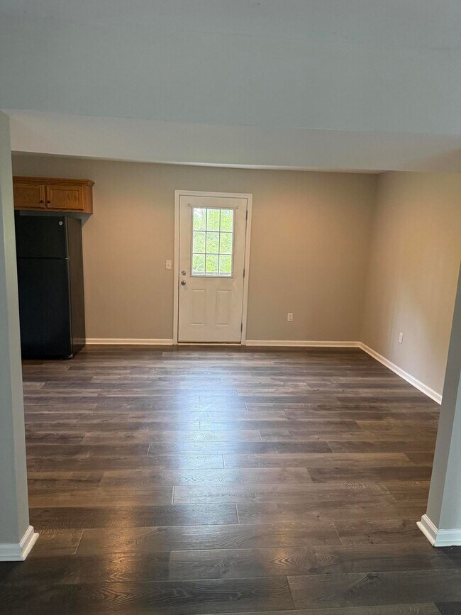 Building Photo - 804 Melanie Ln