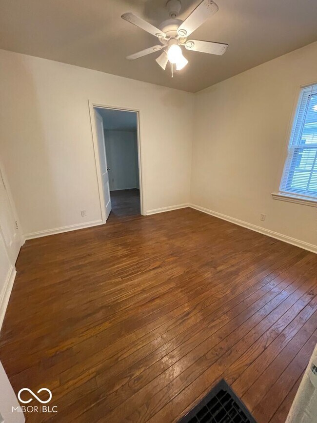 Building Photo - 4522 N Longworth Ave