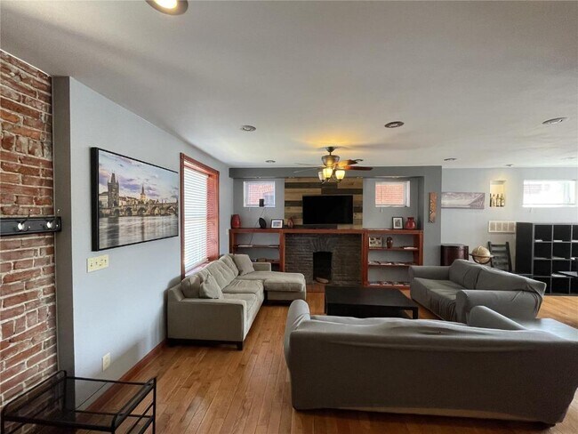 Building Photo - 5746 De Giverville Ave