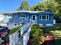 Building Photo - 138 Meriline Ave