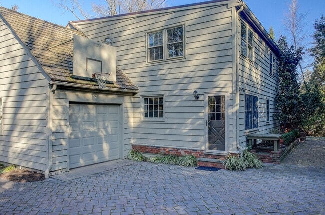 Building Photo - 148 Heritage Rd