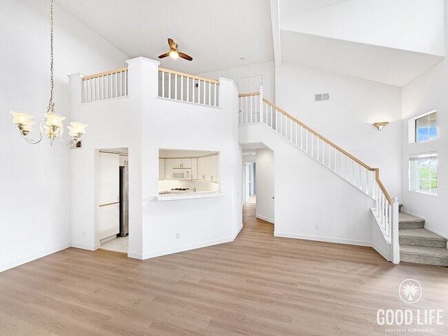 Building Photo - Modern comfort meets coastal living in thi...