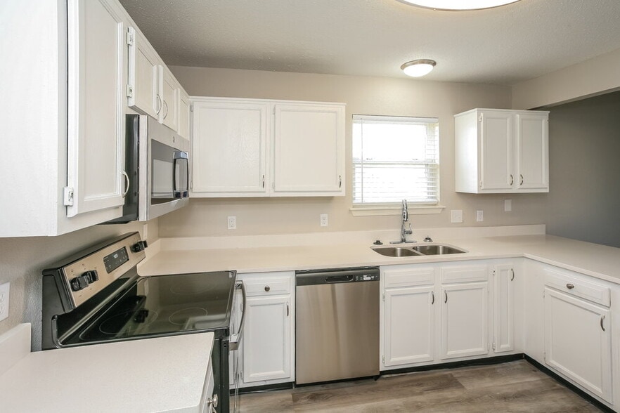 Building Photo - 4327 Village Trace Dr