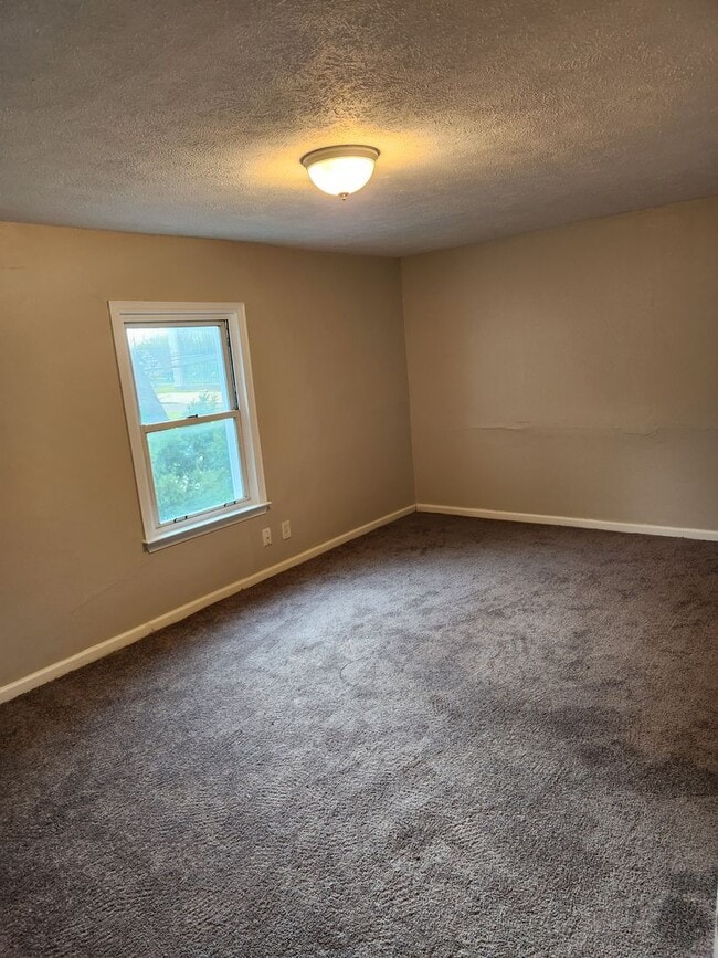 Building Photo - Perfect Home