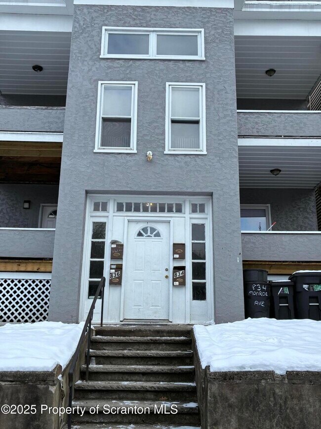 Building Photo - 834 Monroe Ave