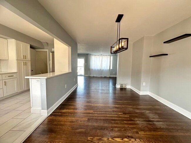 Building Photo - 3 bedroom 2 bath house in South Philly ava...