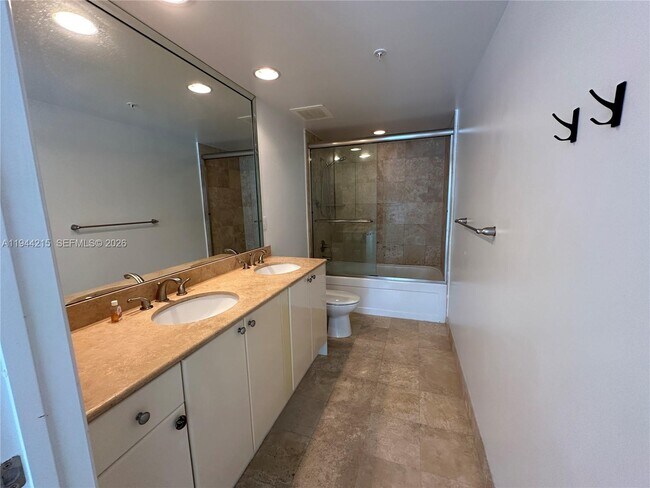 Building Photo - 1755 E Hallandale Beach Blvd