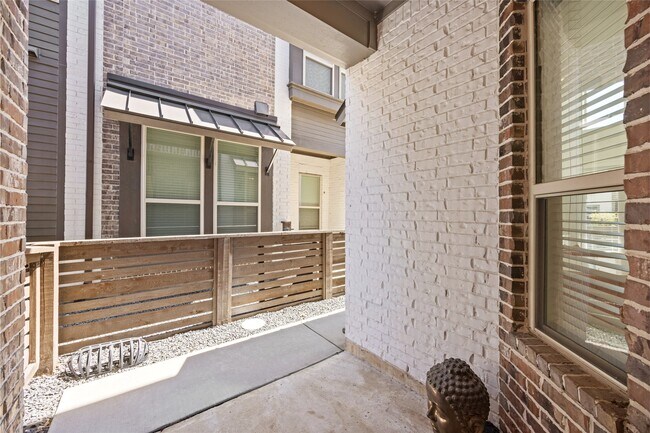 Building Photo - 19726 Curved Steel Dr