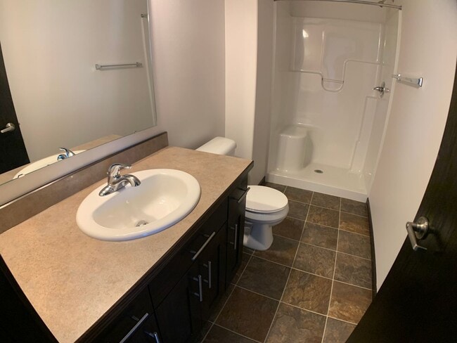 Building Photo - 3 Bed 3 Bath Single Family Home