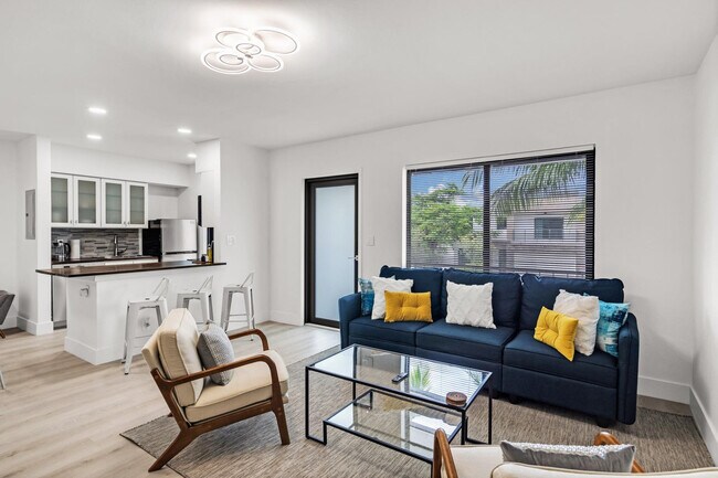 Primary Photo - 1634 SW 4th Ave