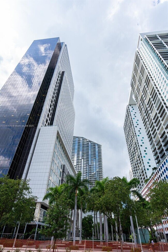 Building Photo - 495 Brickell Ave