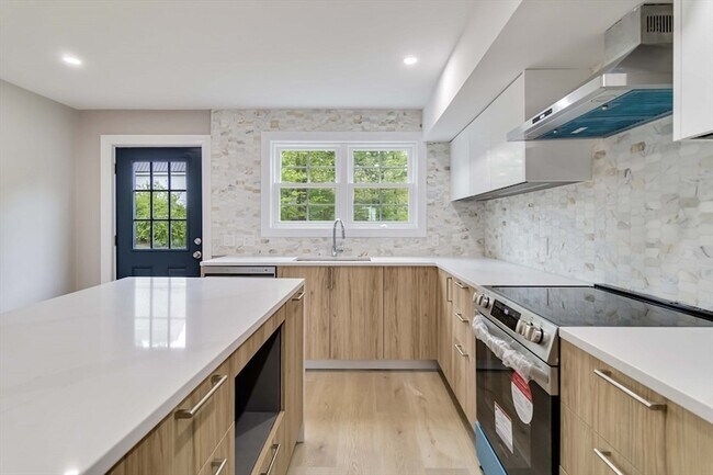 Building Photo - 192 Main St