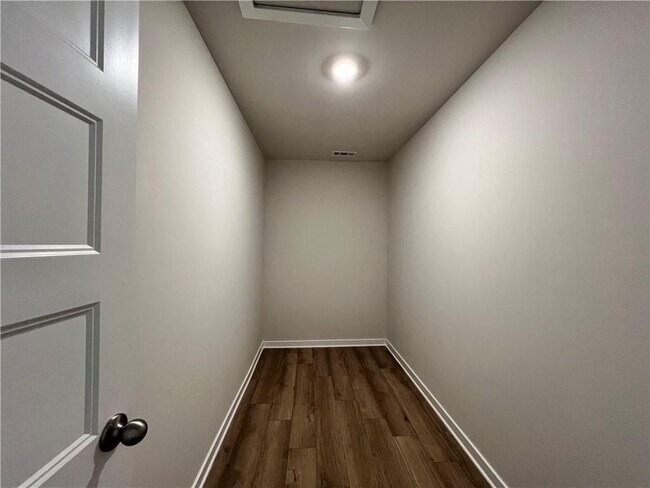 Building Photo - 905 Winding Rose Dr