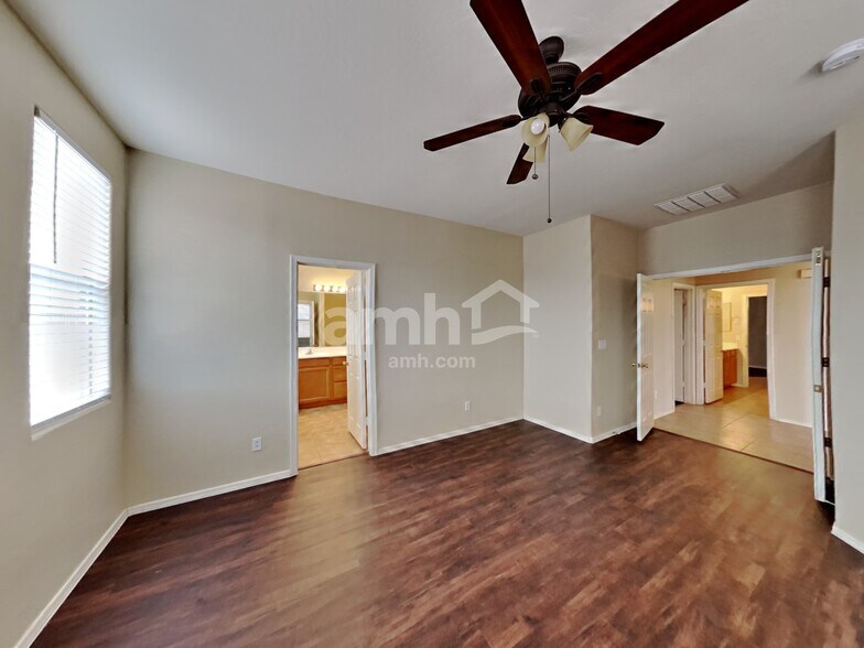 Building Photo - 6723 W Harwell Rd W