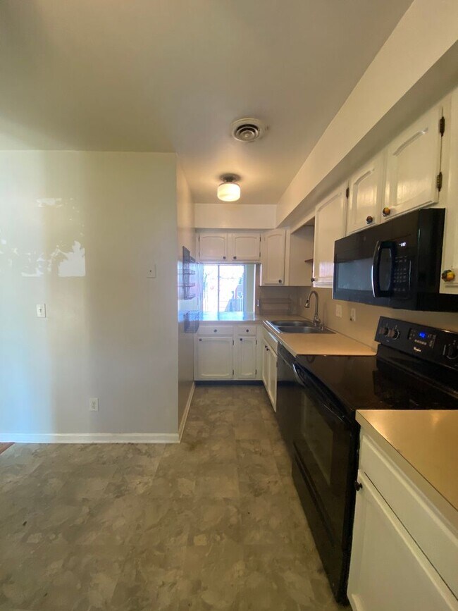 Building Photo - Charming 2 BR / 1.5 Townhome in Lancaster City Coming Soon