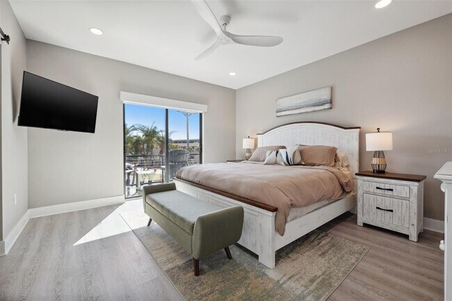 Building Photo - 12404 Capri Cir N