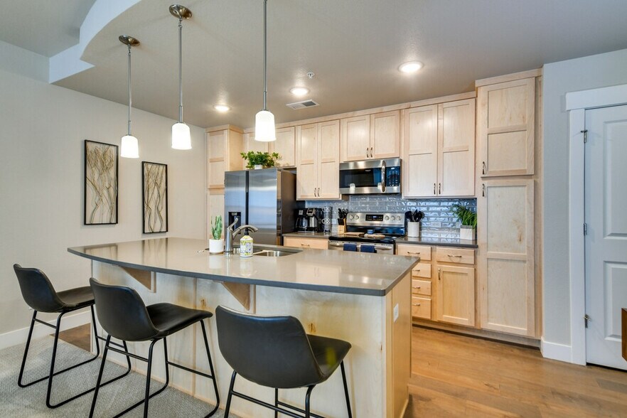 Building Photo - 4622 Hahns Peak Dr