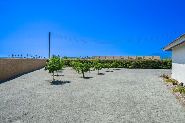 Building Photo - 79869 Hummingbird Ln