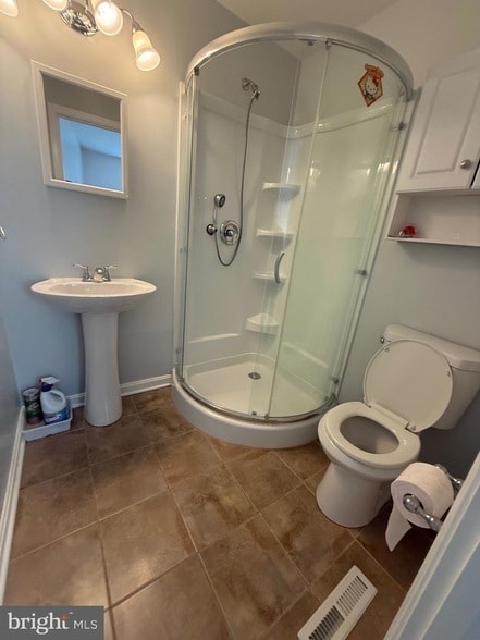 Building Photo - 28 Oak Shadows Ct