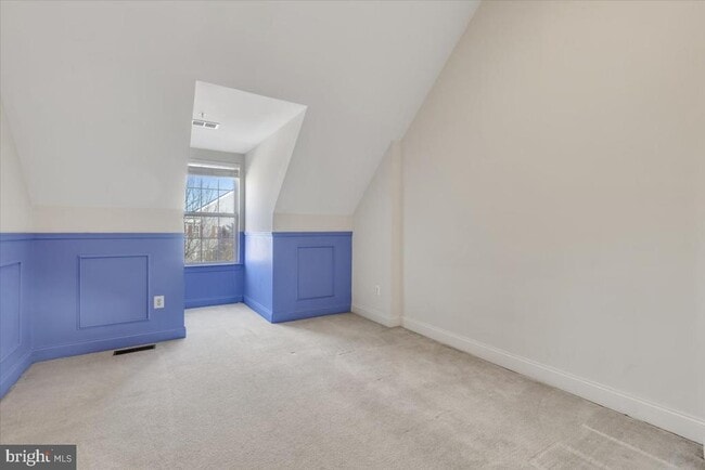 Building Photo - 174 Chevy Chase St