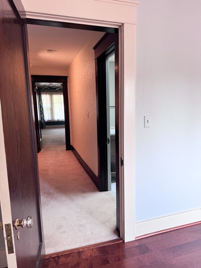 Building Photo - Historical Duplex - Spacious 3 Bedroom, 2.5 Bath Duplex with fenced in private patio.