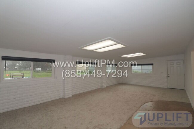 Building Photo - 1831 Lilac Rd