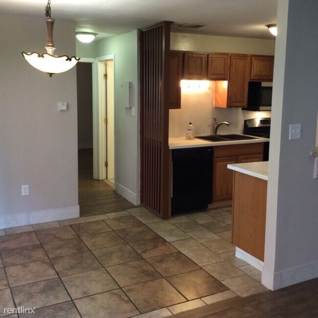 Building Photo - 1 br, 1 bath Condo - 17 WATER STREET 30 Un...