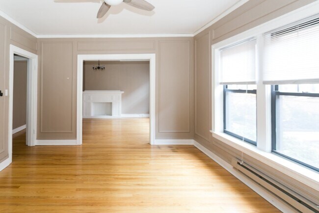 Building Photo - 1322 Oak Ave
