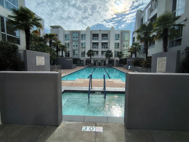 Building Photo - $500 MOVE IN SPECIAL!!! LUXURY 2 BEDROOM CONDO IN DOWNTOWN WALNUT CREEK, CA!