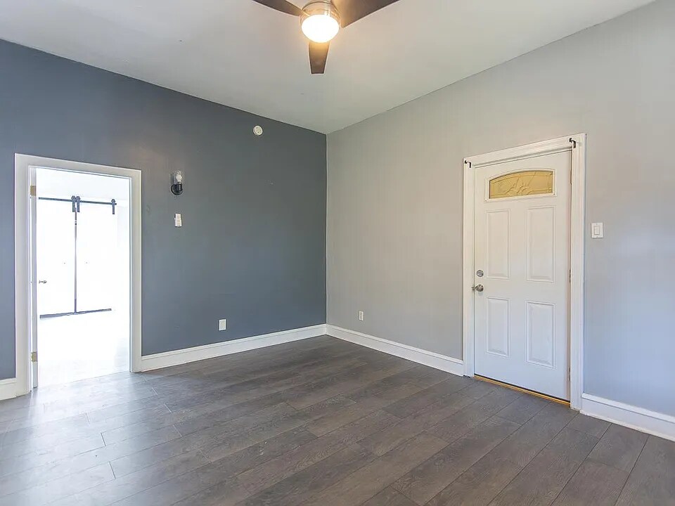 Building Photo - 4843 Walton Ave