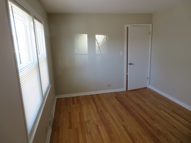 Building Photo - 6948 W Wellington Ave