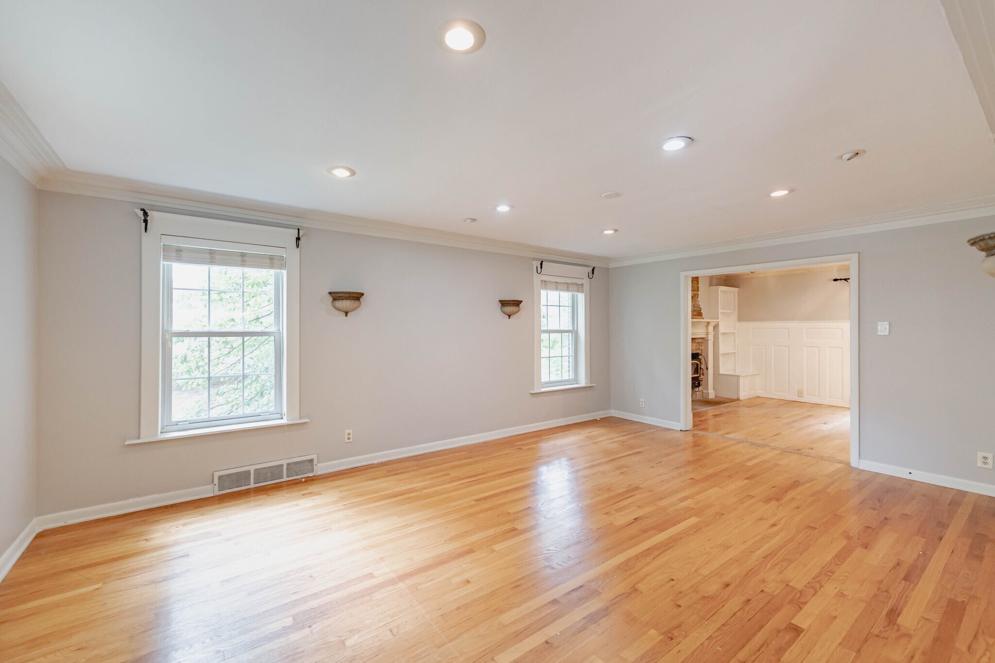 Building Photo - 8859 Rock Forest Dr