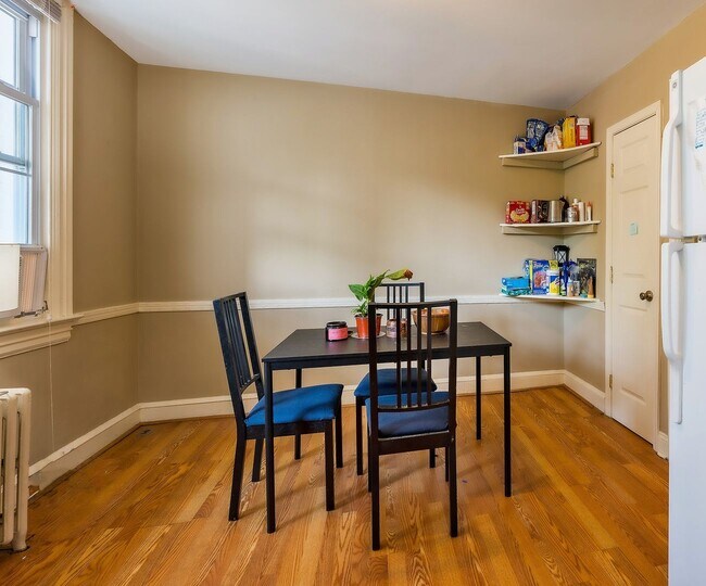Building Photo - NW Rowhouse Near Georgetown University & Hospital Available Early August