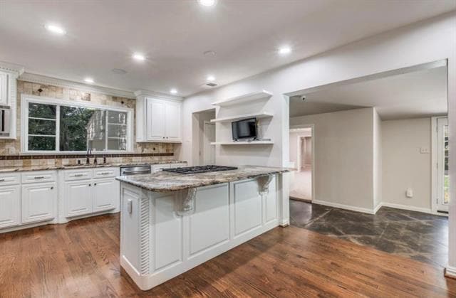 Building Photo - 6307 Deloache Ave