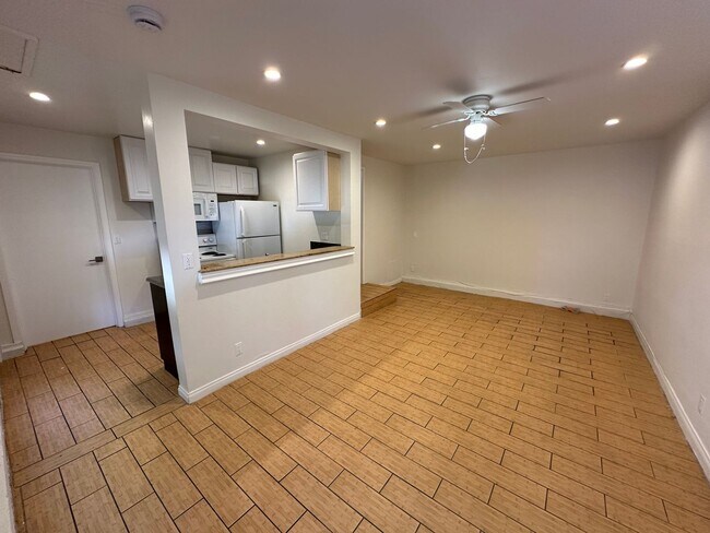 Building Photo - 7000 Glade Ave