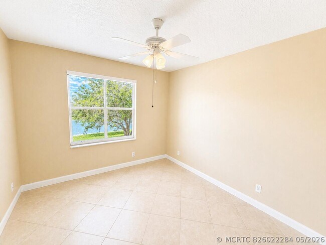 Building Photo - 740 SW 191st Ave