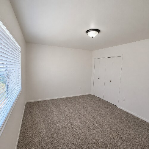 Building Photo - 28894 Portsmouth Dr